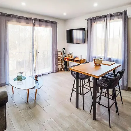Lovely In With Kitchen Apartment